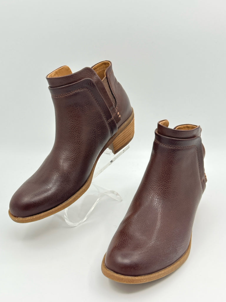 b.o.c. Size 6.5M Brown Booties