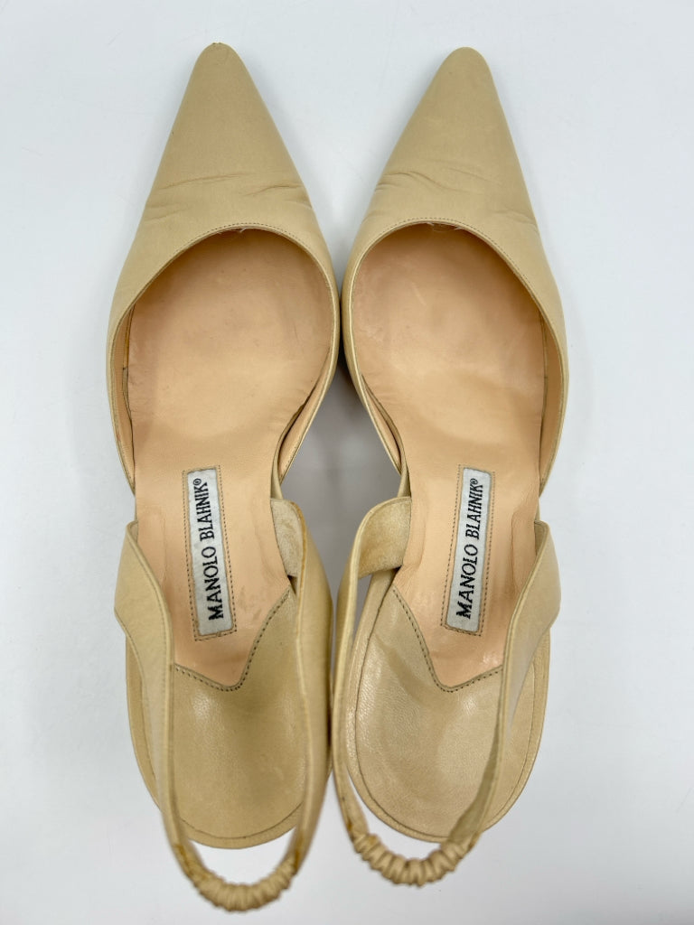 MANOLO BLAHNIK Size 40 Beige Women's Pumps