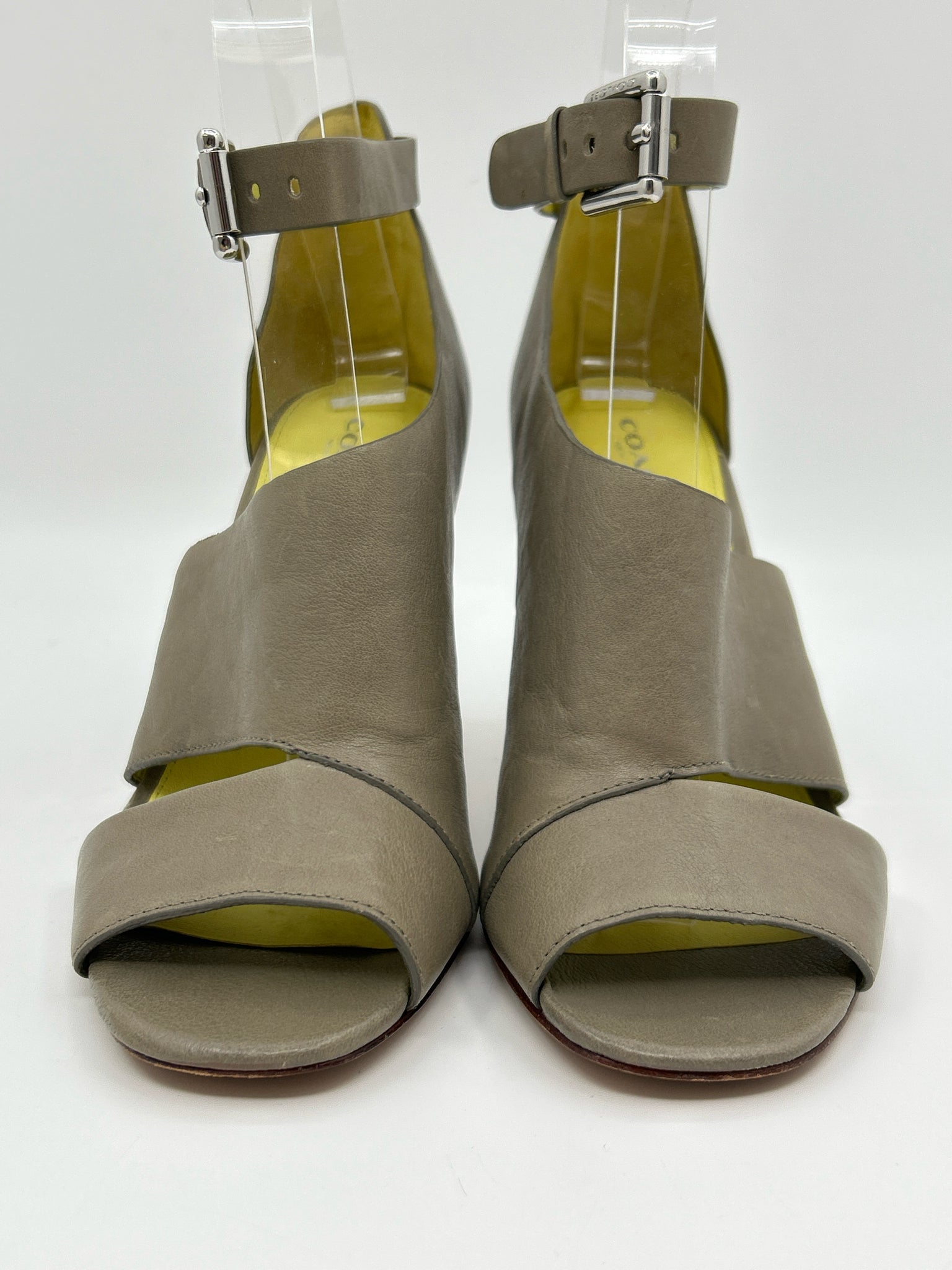 Coach Size 7B Taupe Grey Women Pumps