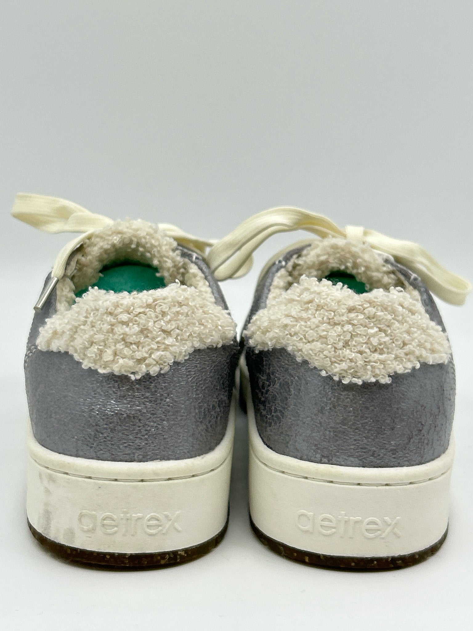 AETREX Size 7 METALLIC SILVER Women Sneakers