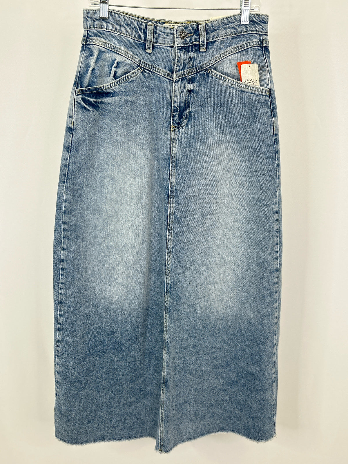 WE THE FREE NWT Size 4 BLUE DENIM Women Skirt