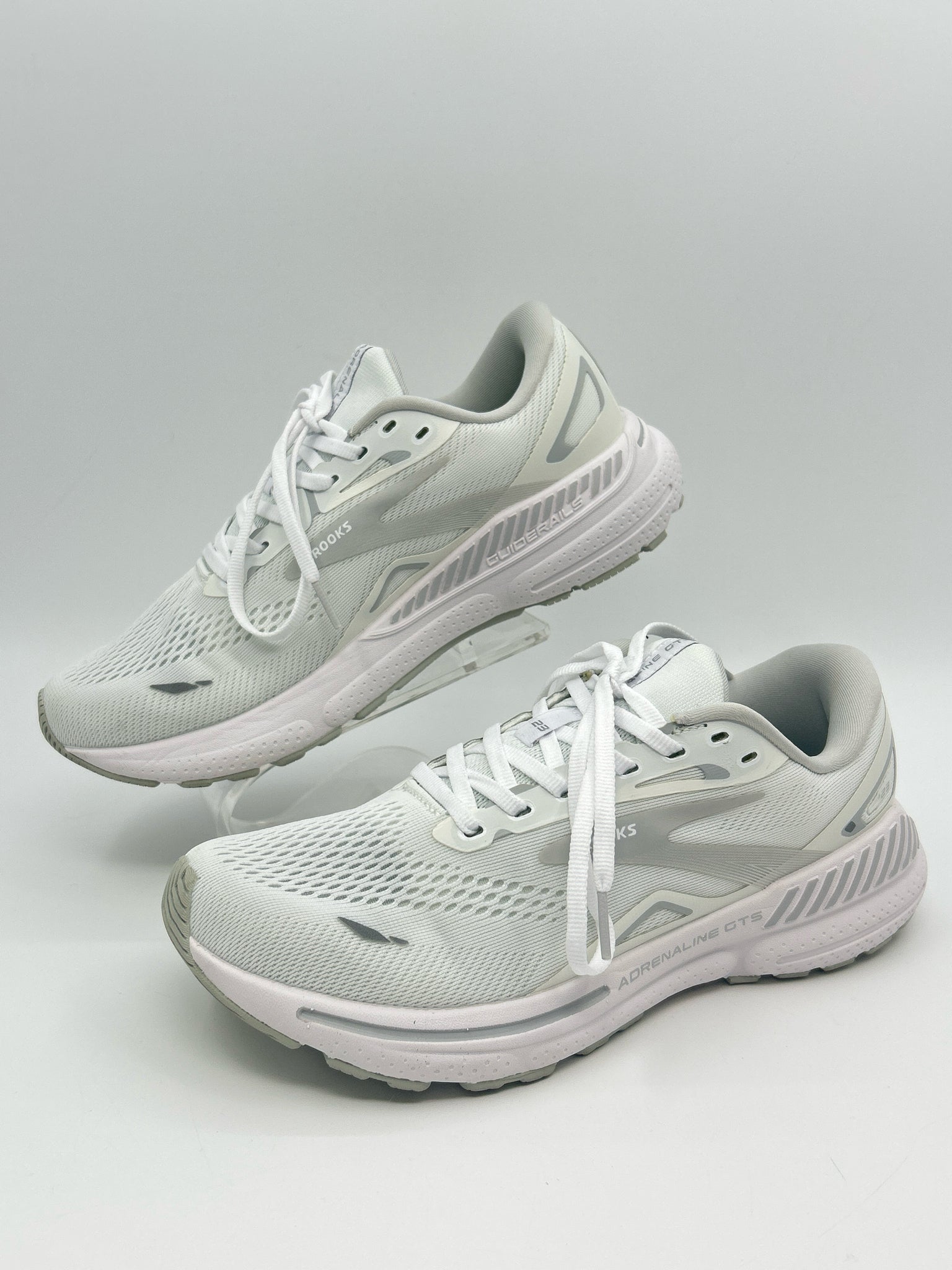 BROOKS Size 8 White Women Sneakers