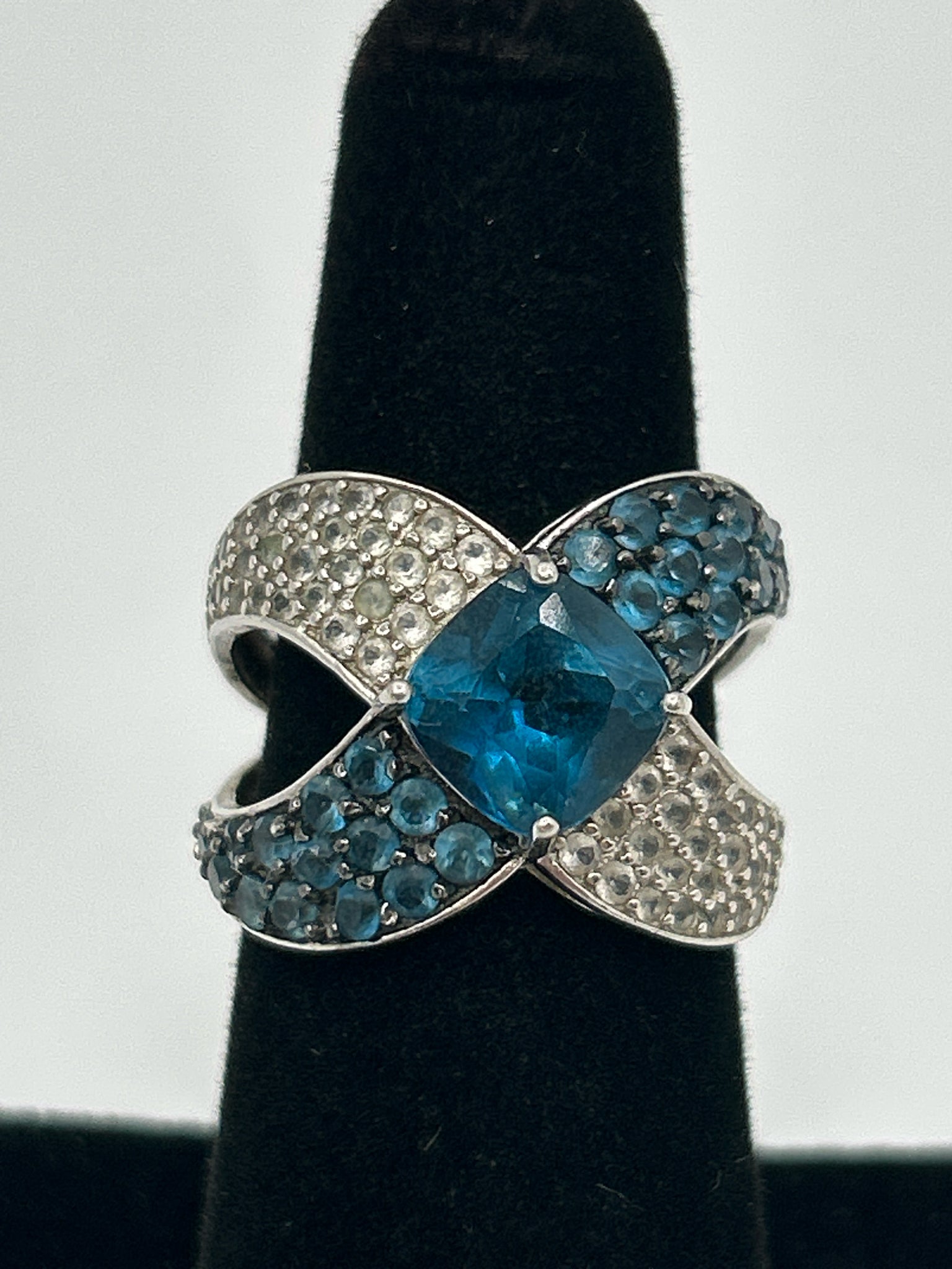 NO BRAND SILVER AND BLUE Size 5.5 Ring