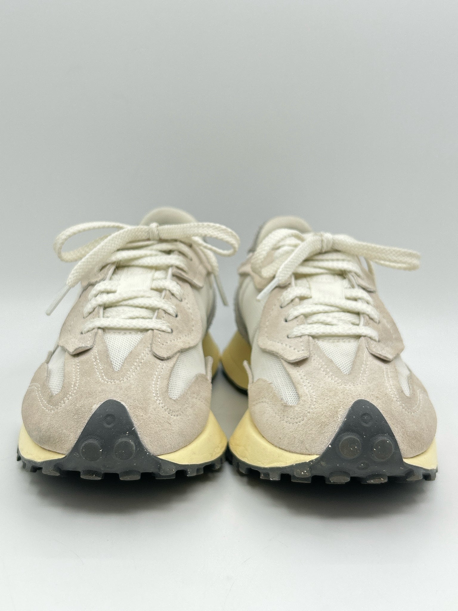NEW BALANCE Size 7M Grey and white Women Sneakers