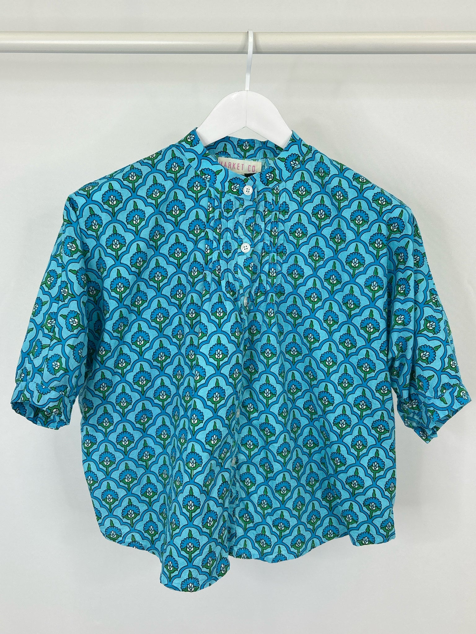 Market CO. Size M/L BLUE AND GREEN Women Blouse