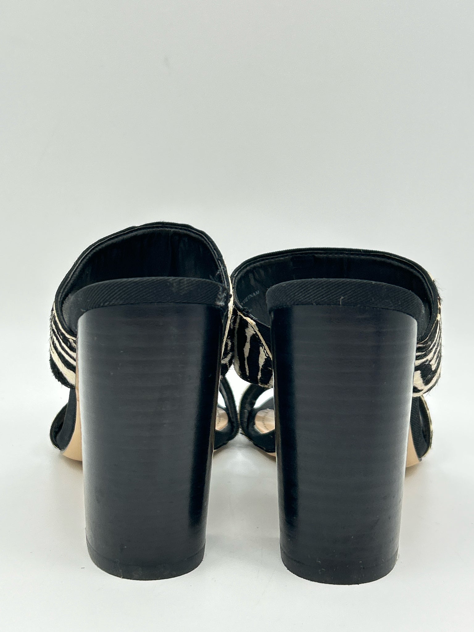 White House Black Market Size 7.5 Black & White Women Sandal