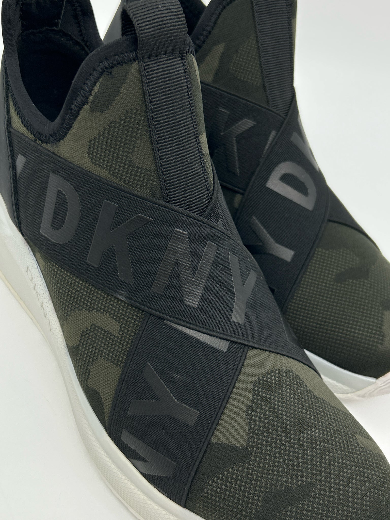 DKNY Size 7.5 CAMO Women Sneakers