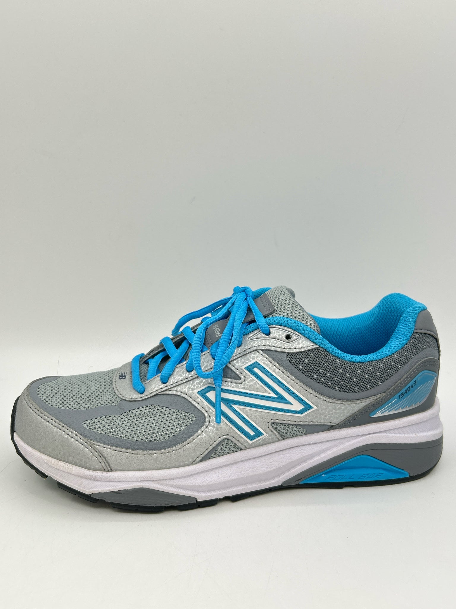 NEW BALANCE Size 8.5 Grey & Blue Women Sneakers
