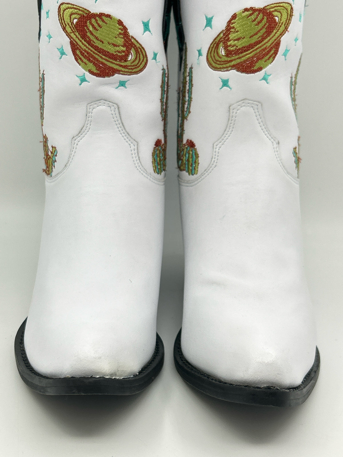DINGO Size 7.5M White Women Boots