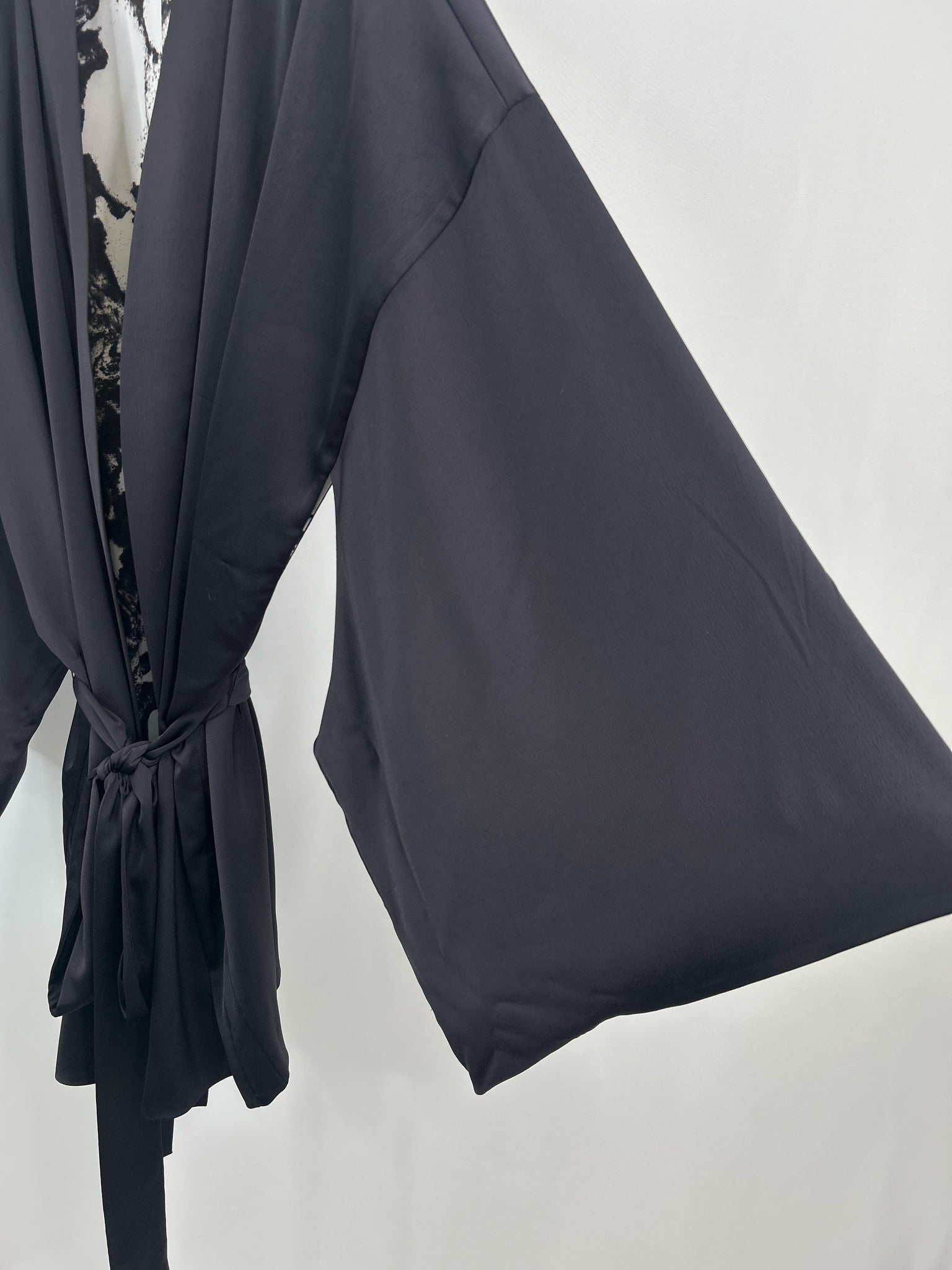 UNIVERSAL STANDARD Size L Black Women Kimono