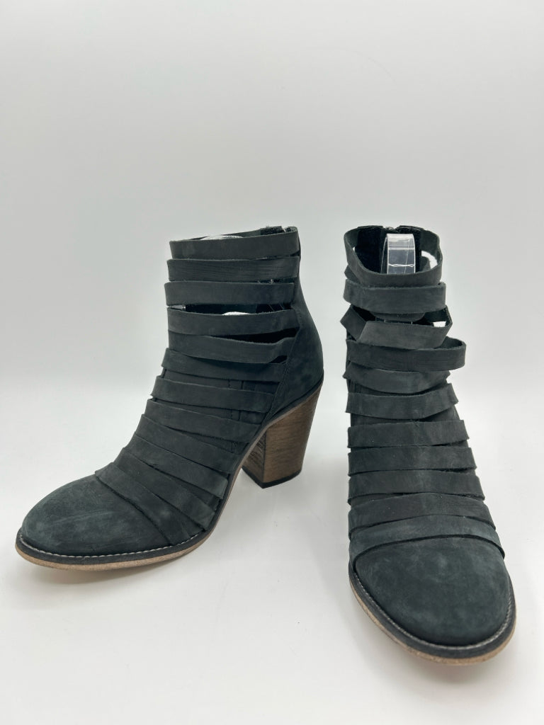 FREE PEOPLE Women Size 40 Grey Black Hybrid Booties