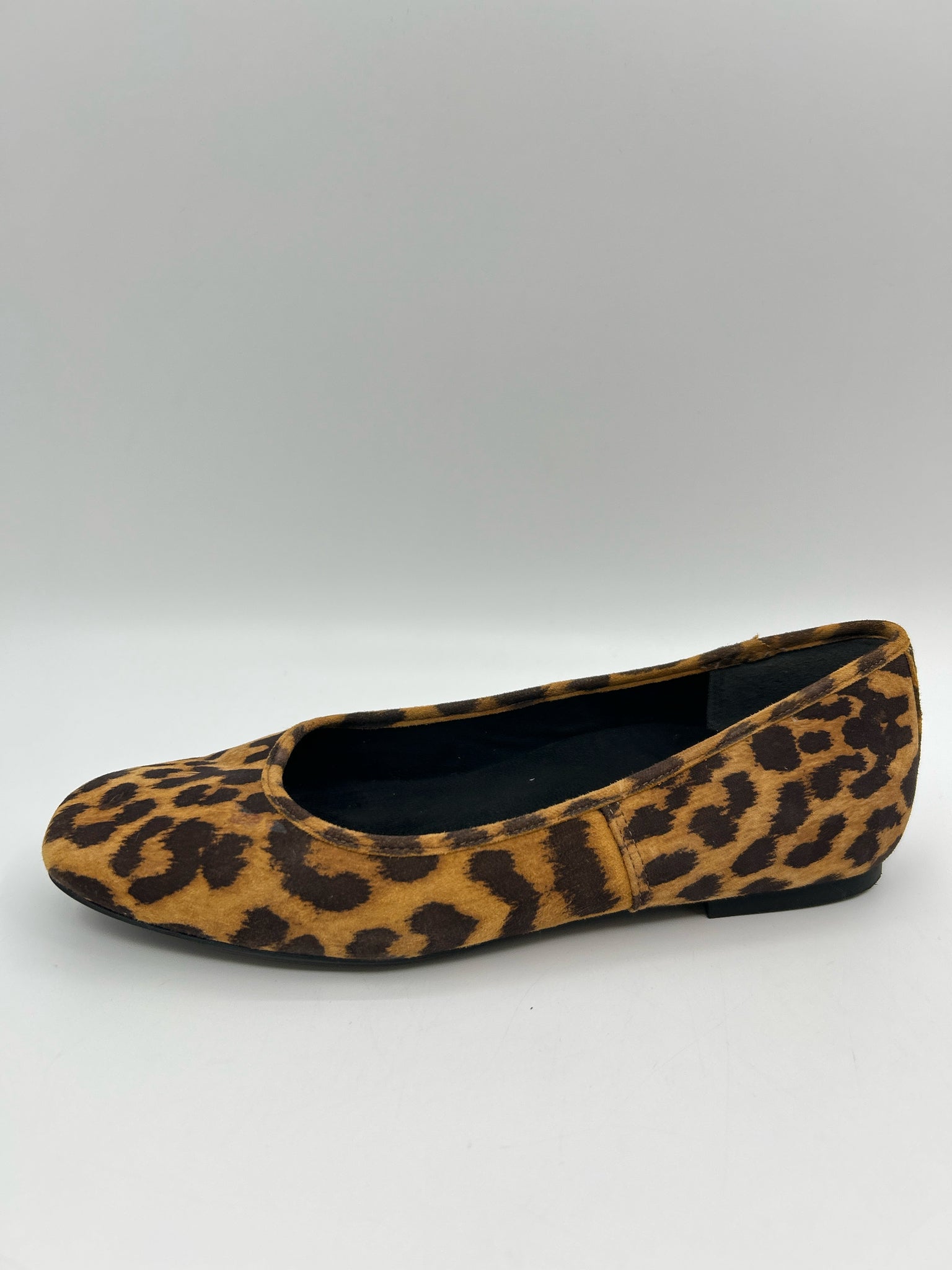 VIONIC Size 8 Animal Print Women Flats