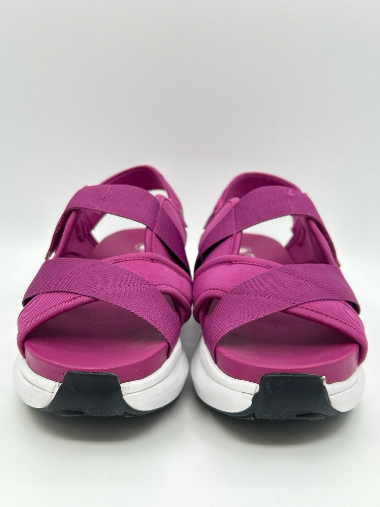 NURTURE ROAM Size 9M RASPBERRY Women's Sandal
