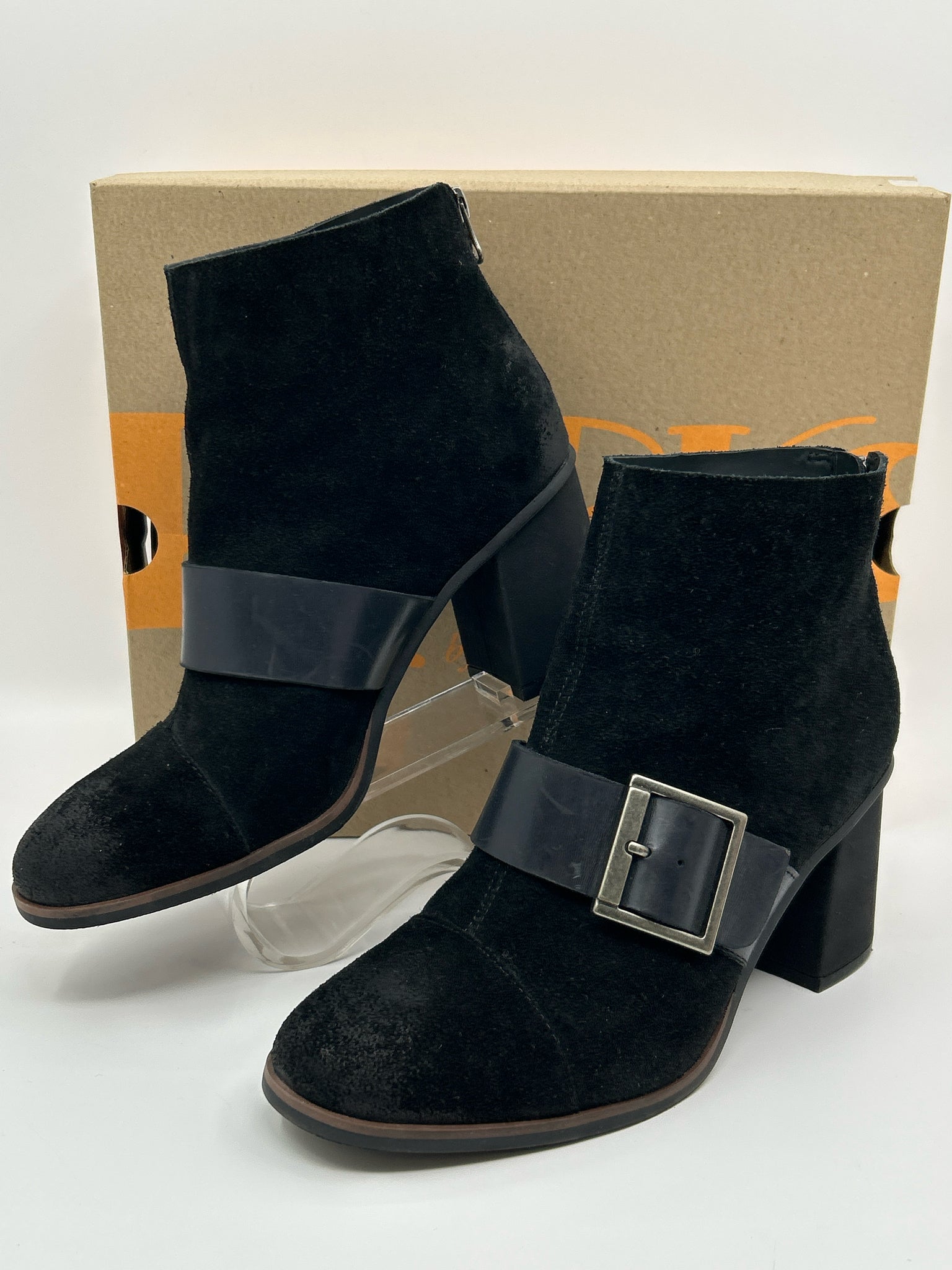 Korks Size 8M Black Women Booties