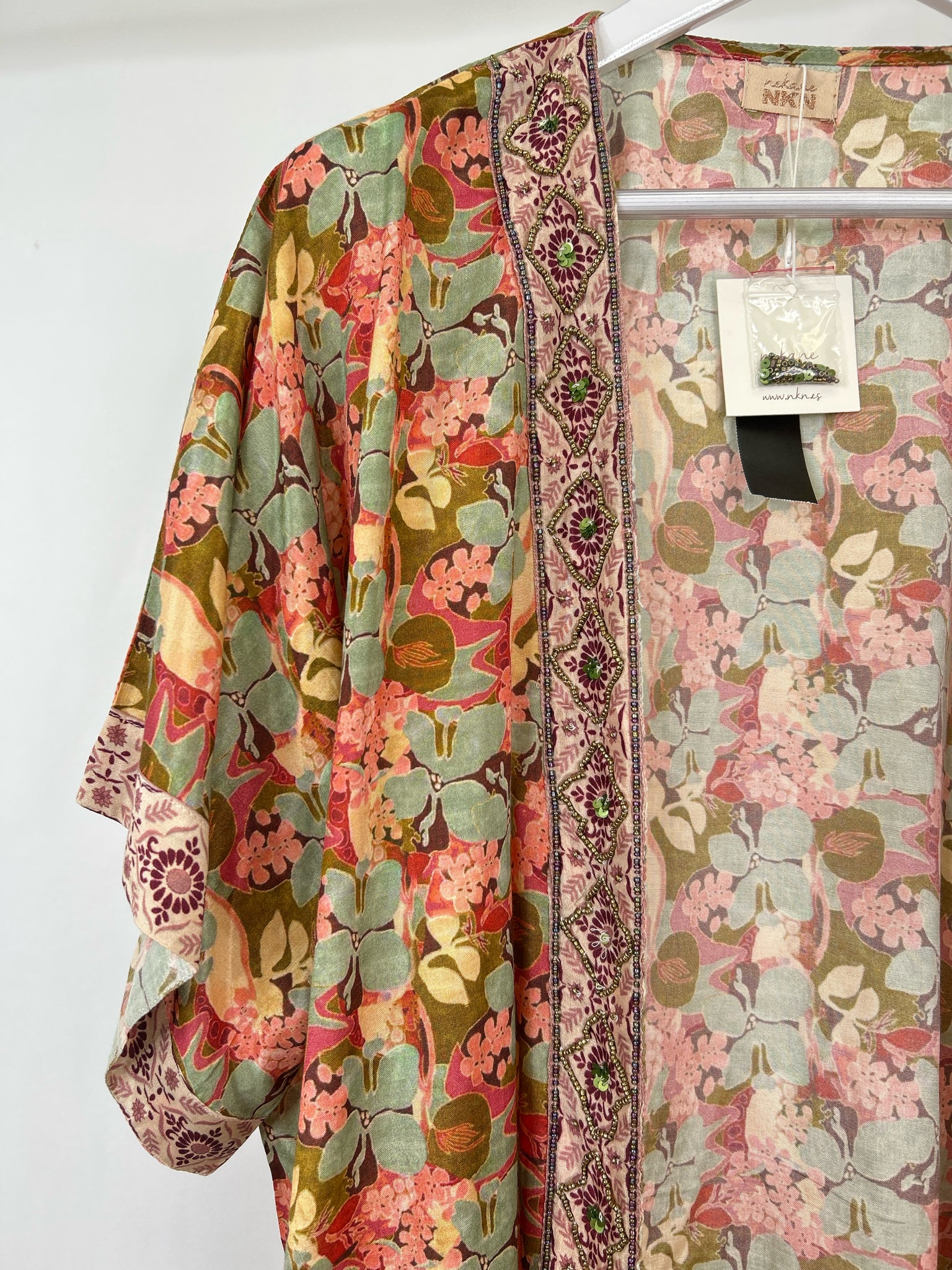 NEKANE NKN NWT Size M/L Green Floral Women Kimono