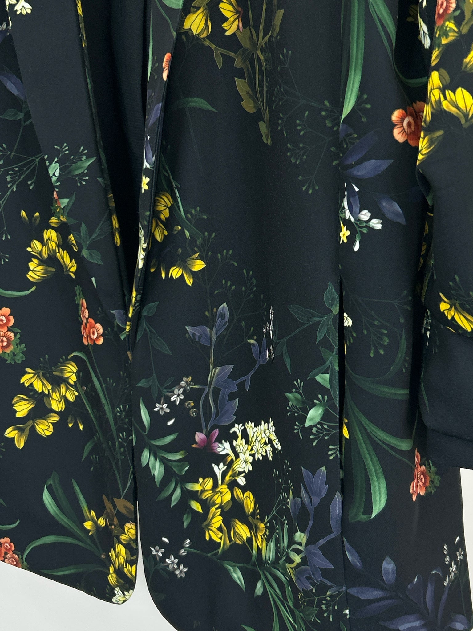 CHICO'S Size 8 Black Floral Women Blazer