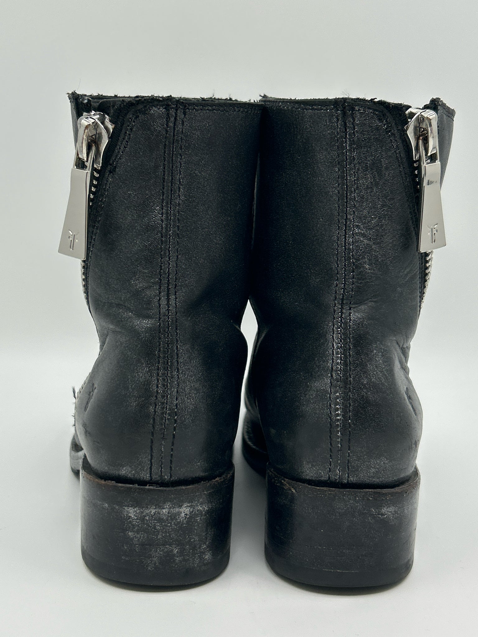 FRYE Size 7B METALLIC GREY Women Booties