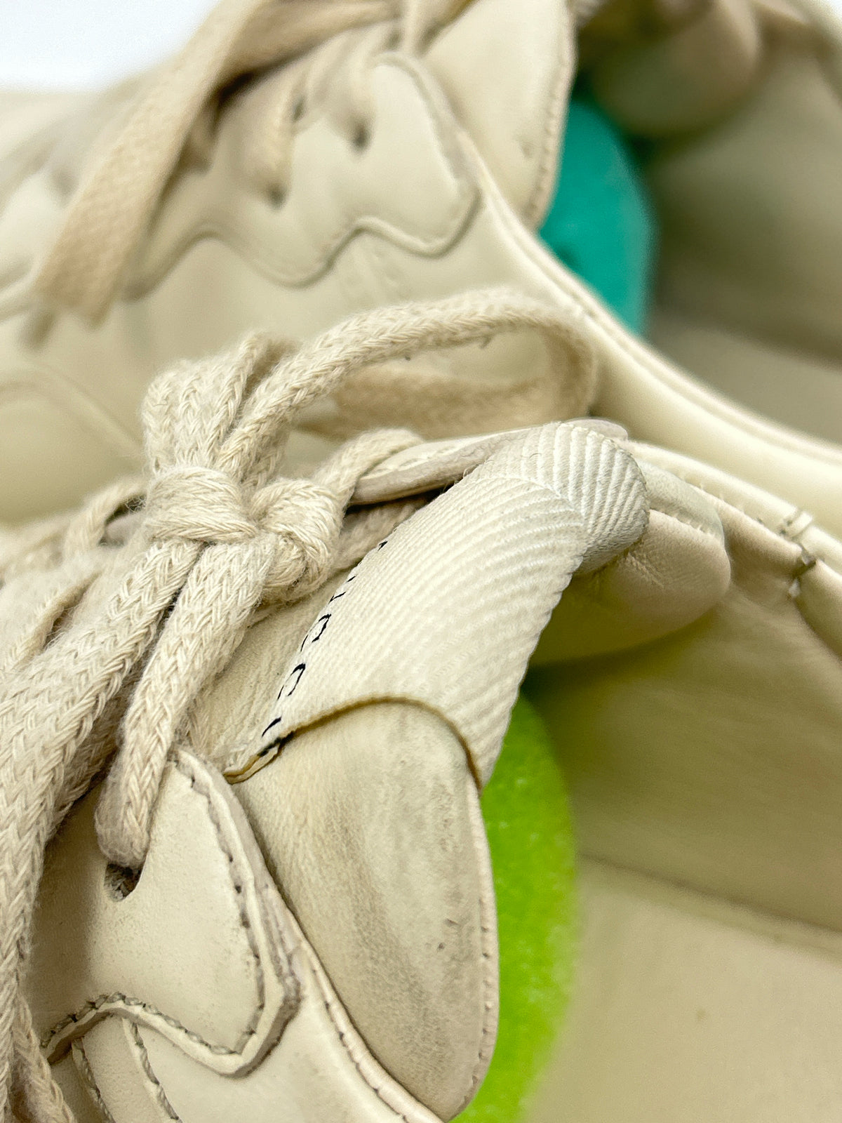 GUCCI Size 37/7 Ivory Women Sneakers