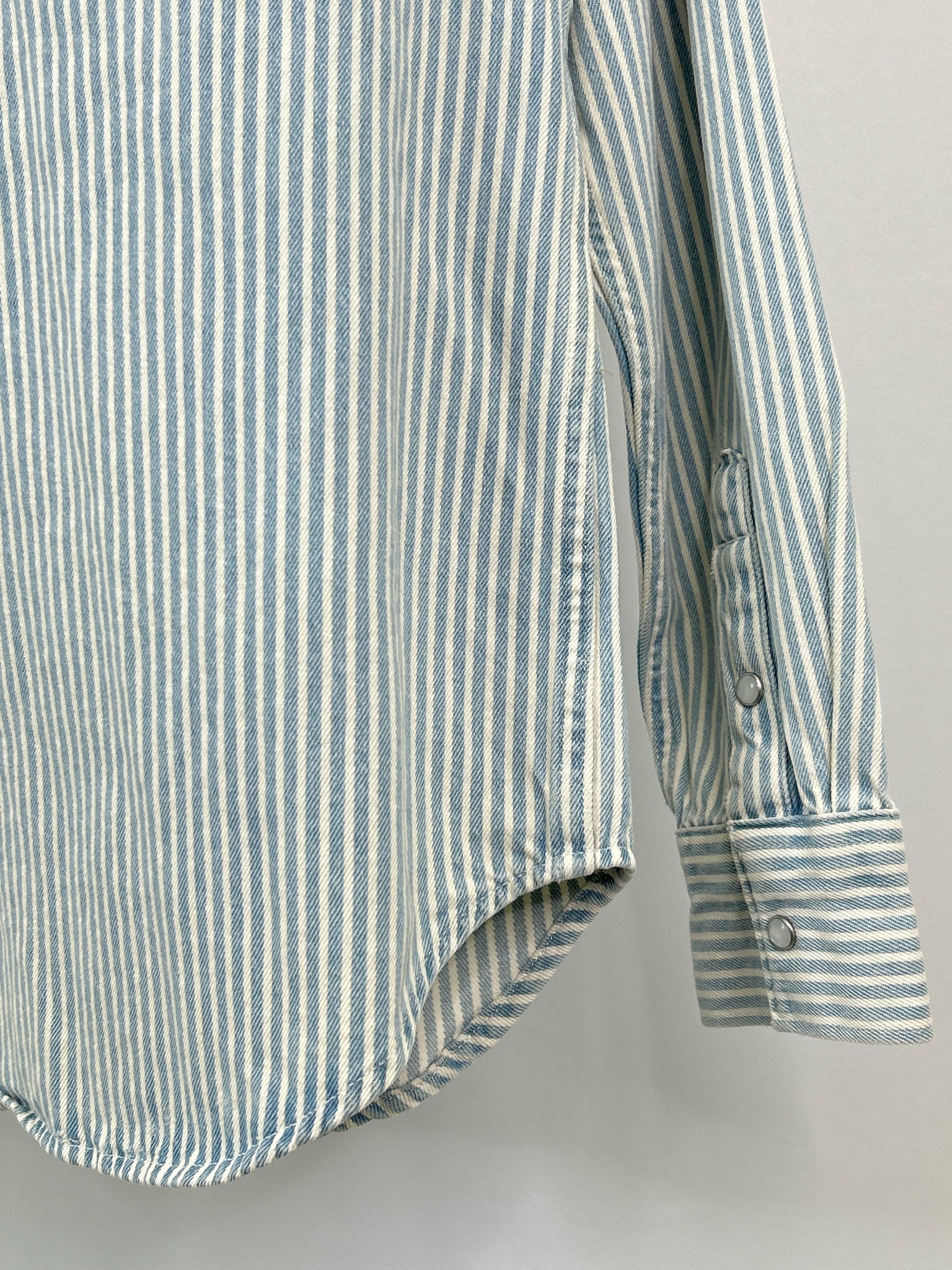LEVI STRAUSS & CO. Size M Blue Striped Women Shirt