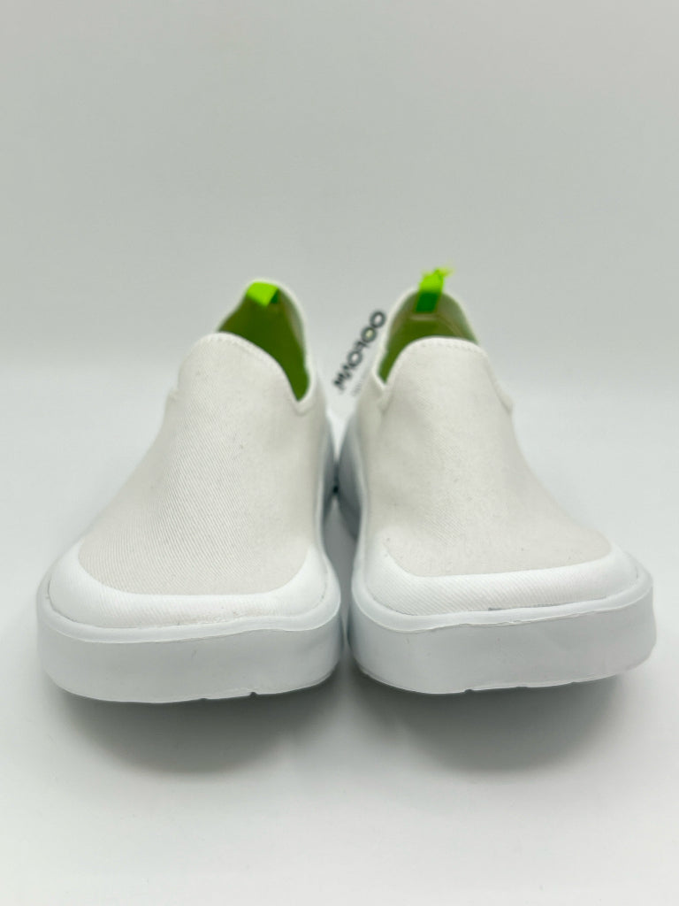 OOFOS Women Size 8.5 White Shoes