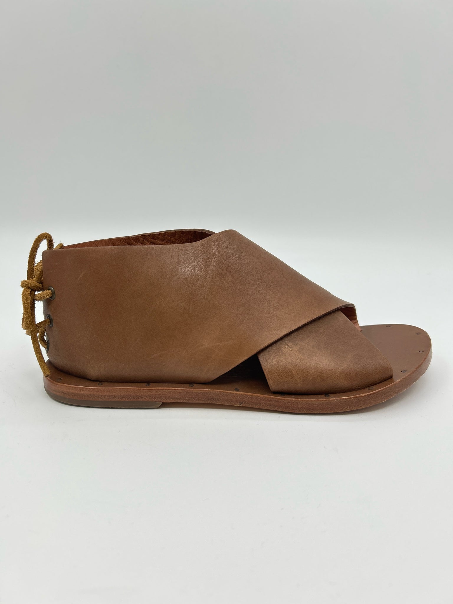 BEEK Size 7 Brown Women Sandal
