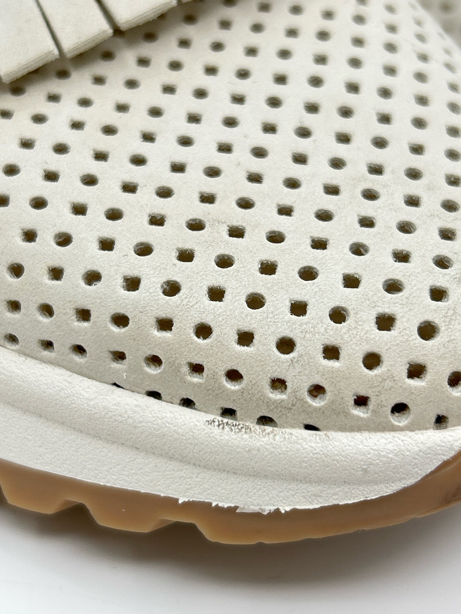YELLOW BOX Size 8.5 BONE Women Sneakers