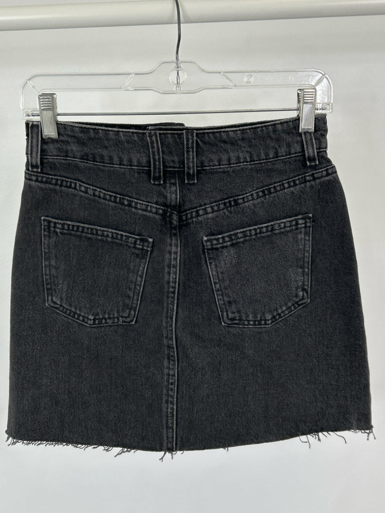 TOPSHOP NWT Size 4 BLACK DENIM Skirt