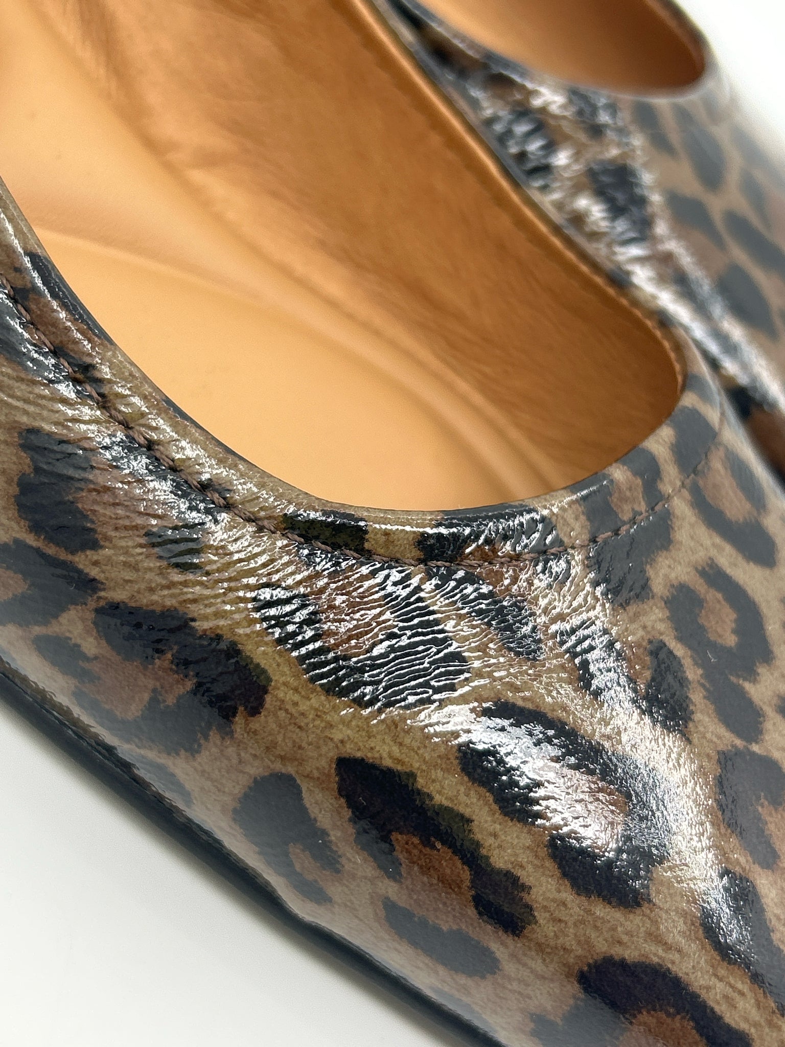 SOFFT Size 6.5M Animal Print Women Pumps