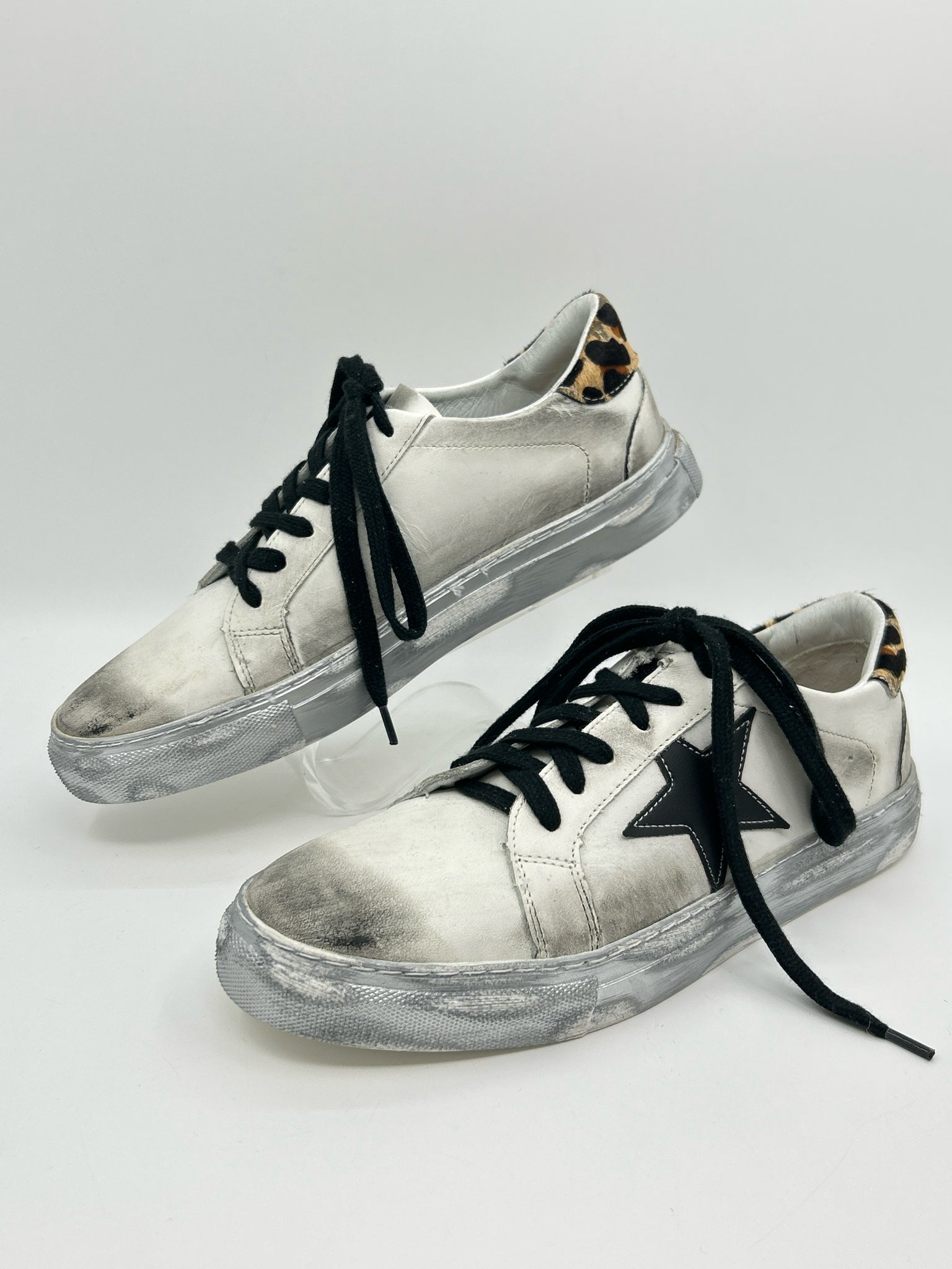 DINGO Size 9M White and black Women Sneakers