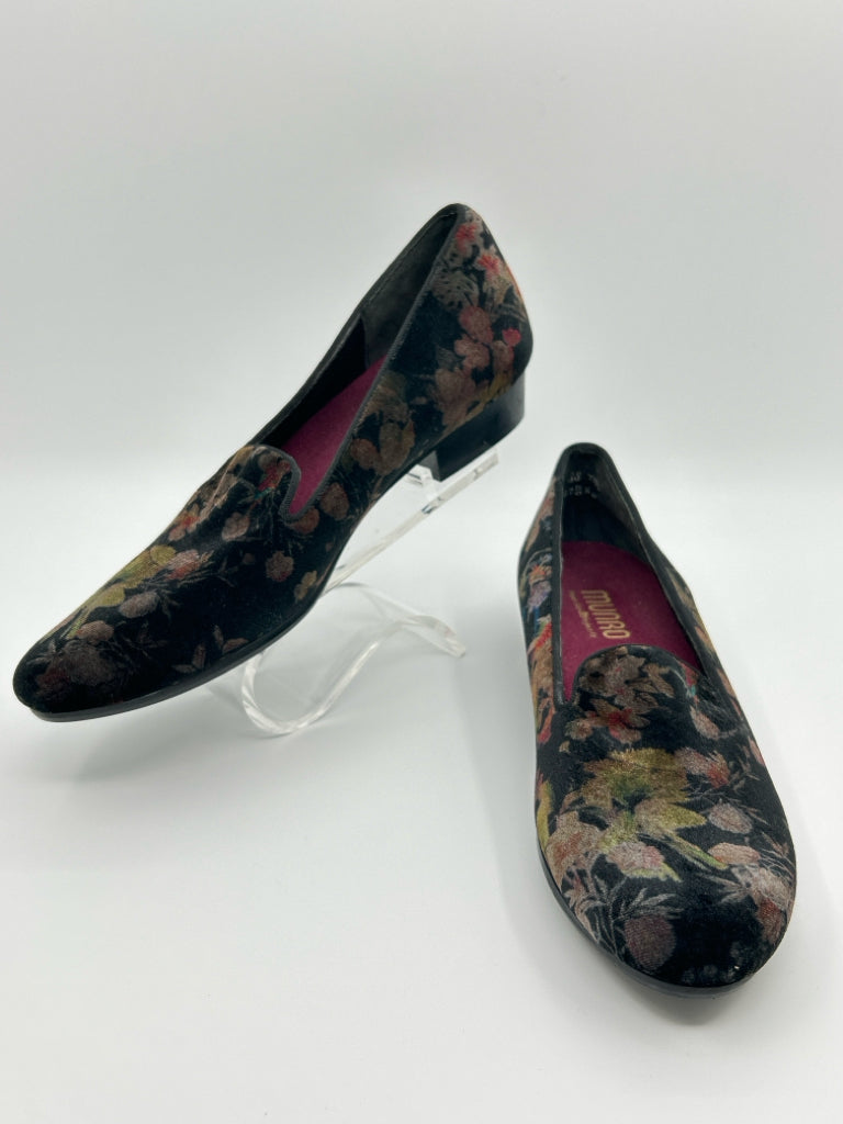 MUNRO Women Size 9.5SS Black Floral Flats