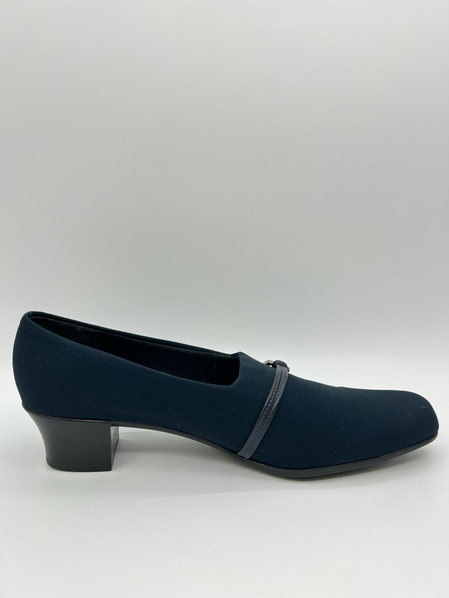 MUNRO Size 10.5M Navy Women Pumps
