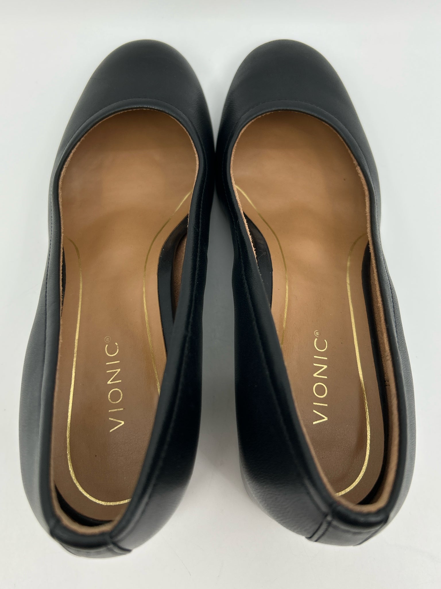 VIONIC NWOB Size 9 Black Women Pumps