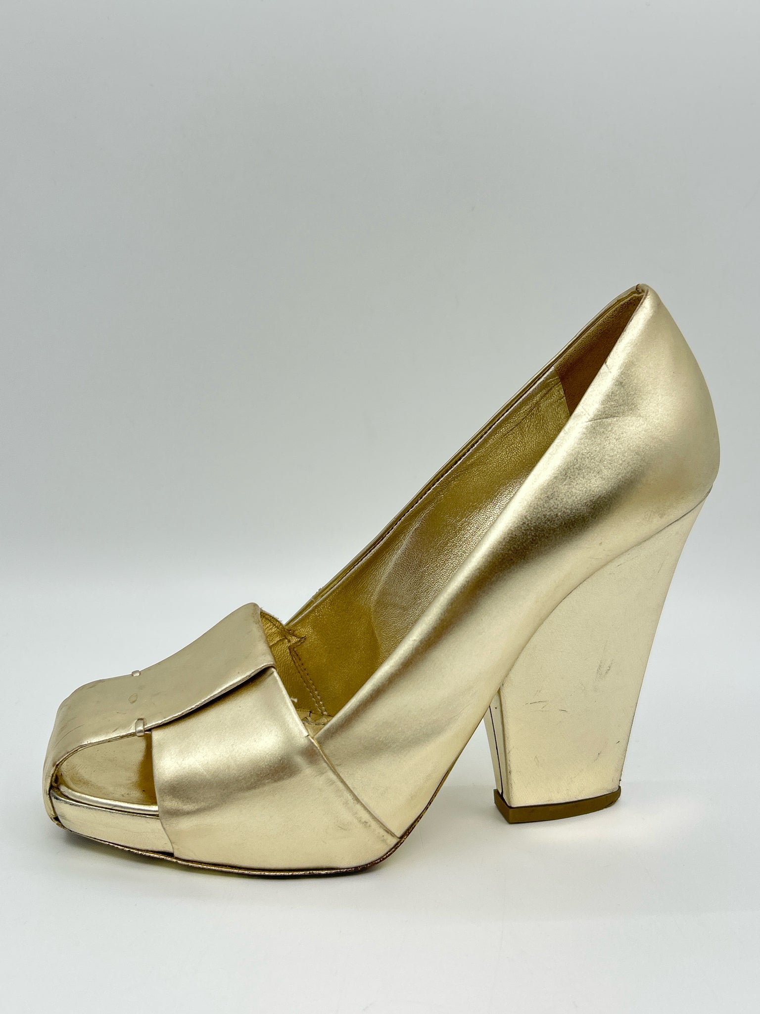 YVES SAINT LAURENT Size 37.5 Gold Women Pumps