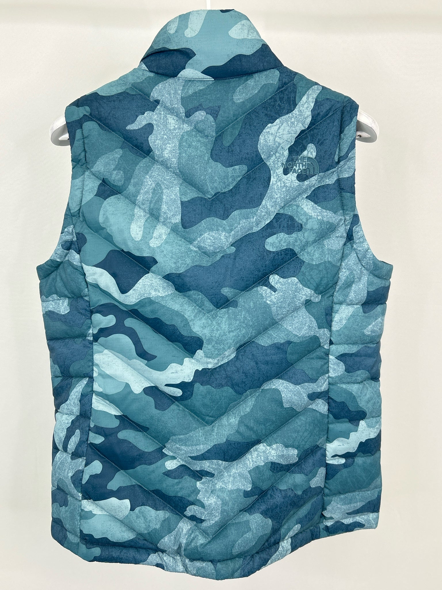 THE NORTH FACE Size L Blue Camo Women Vest NWT