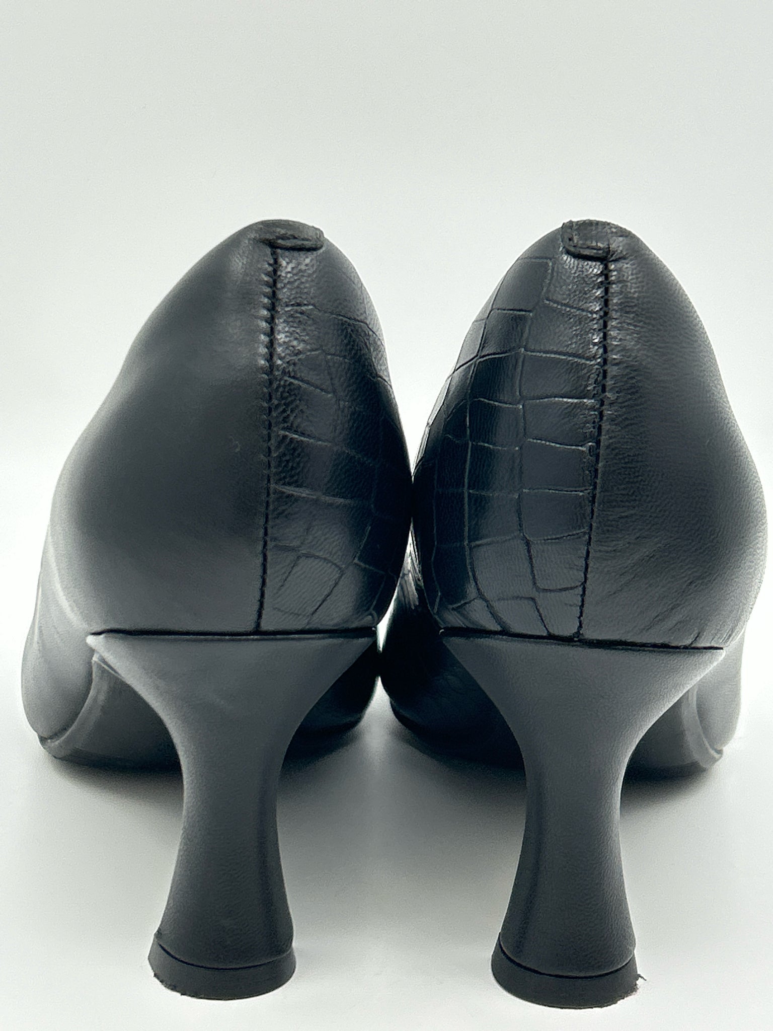 CLARKS Size 9 Black Women Pumps