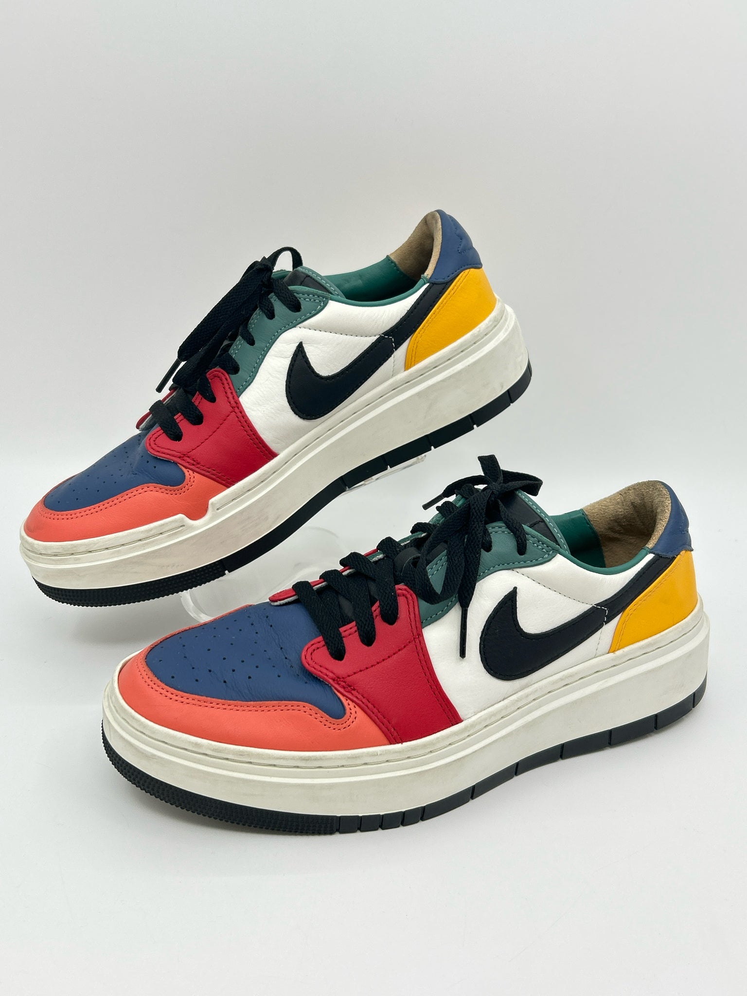 NIKE Size 11 Multi-Color Women Sneakers