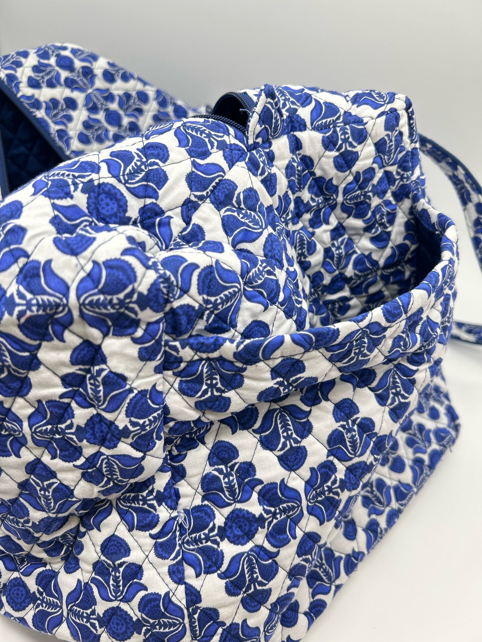 VERA BRADLEY WHITE AND BLUE Luggage