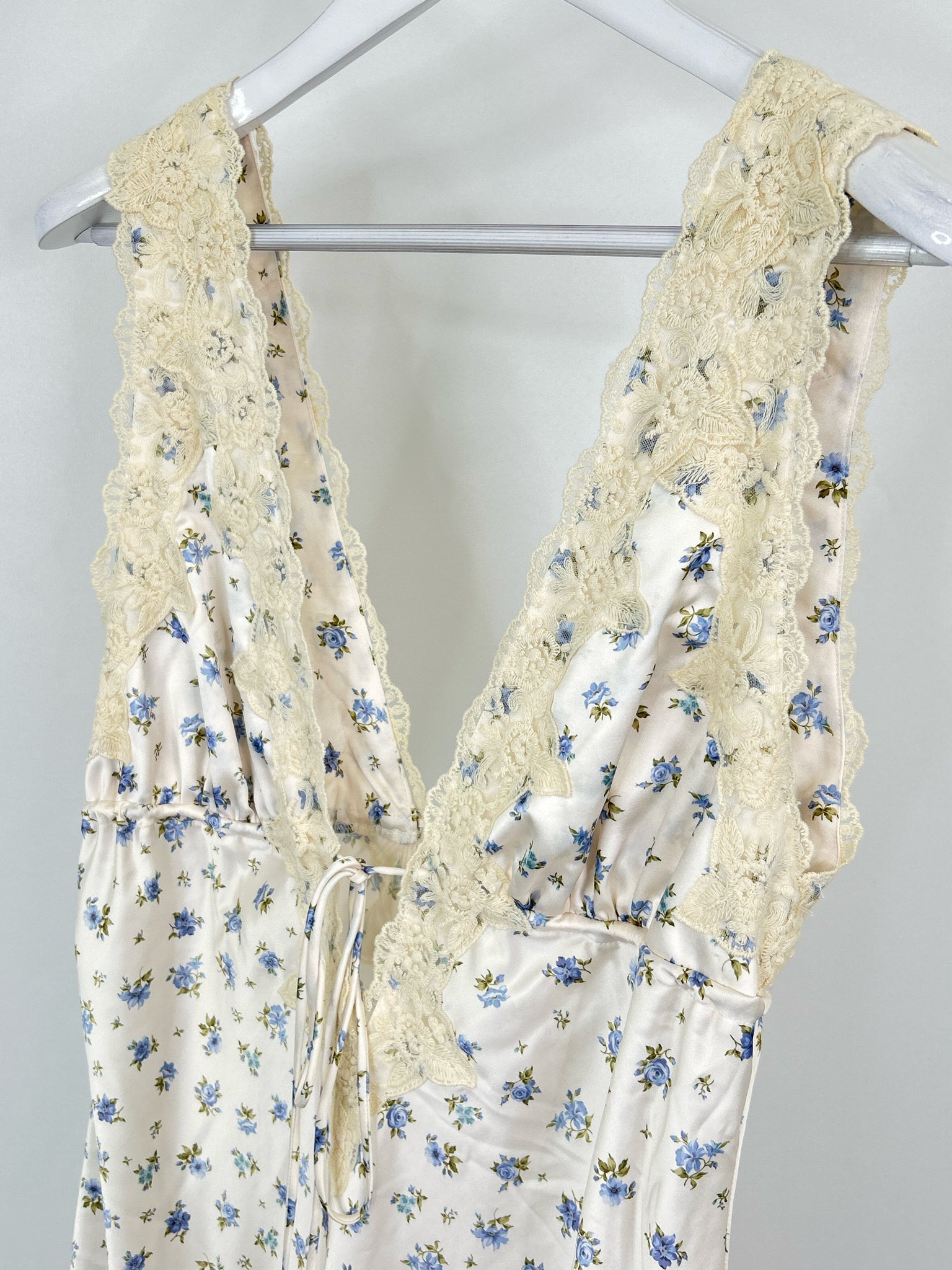 Rumored Size L IVORY FLORAL Women Dress