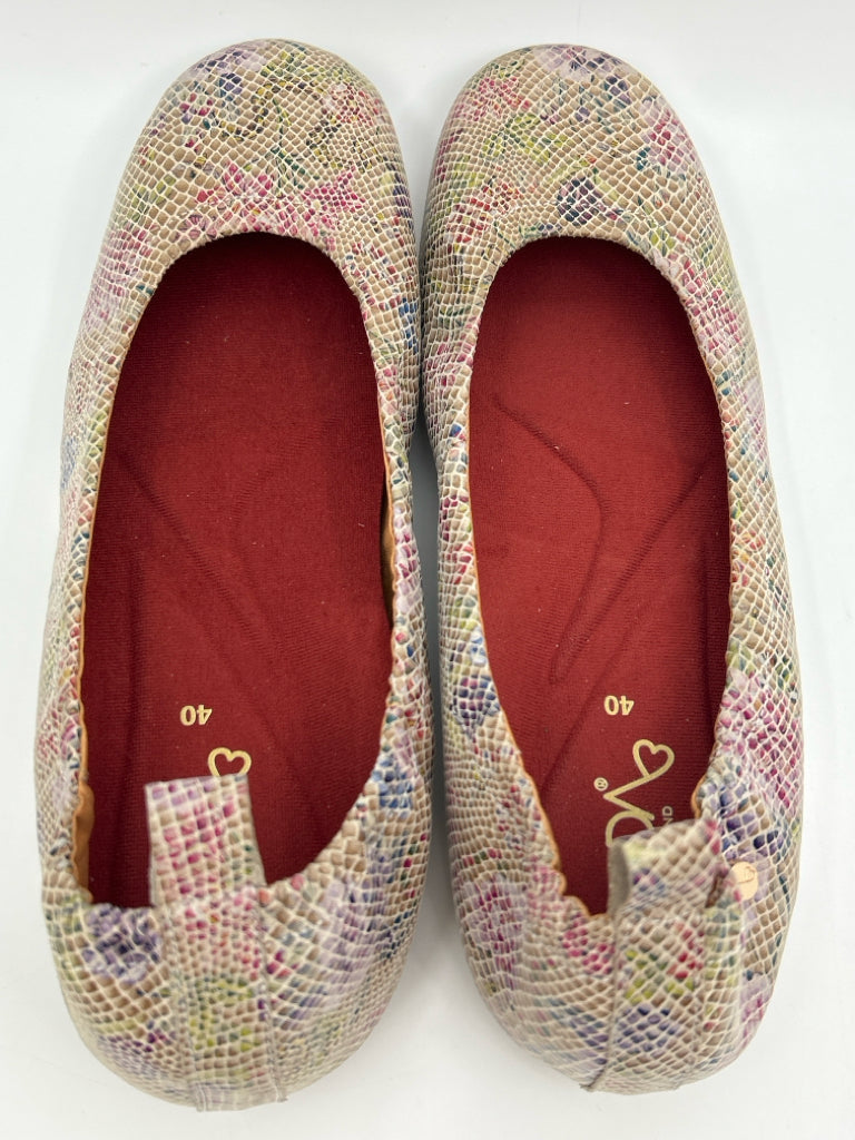 AMADA NIB Women Size 40 Multi-Color Flats