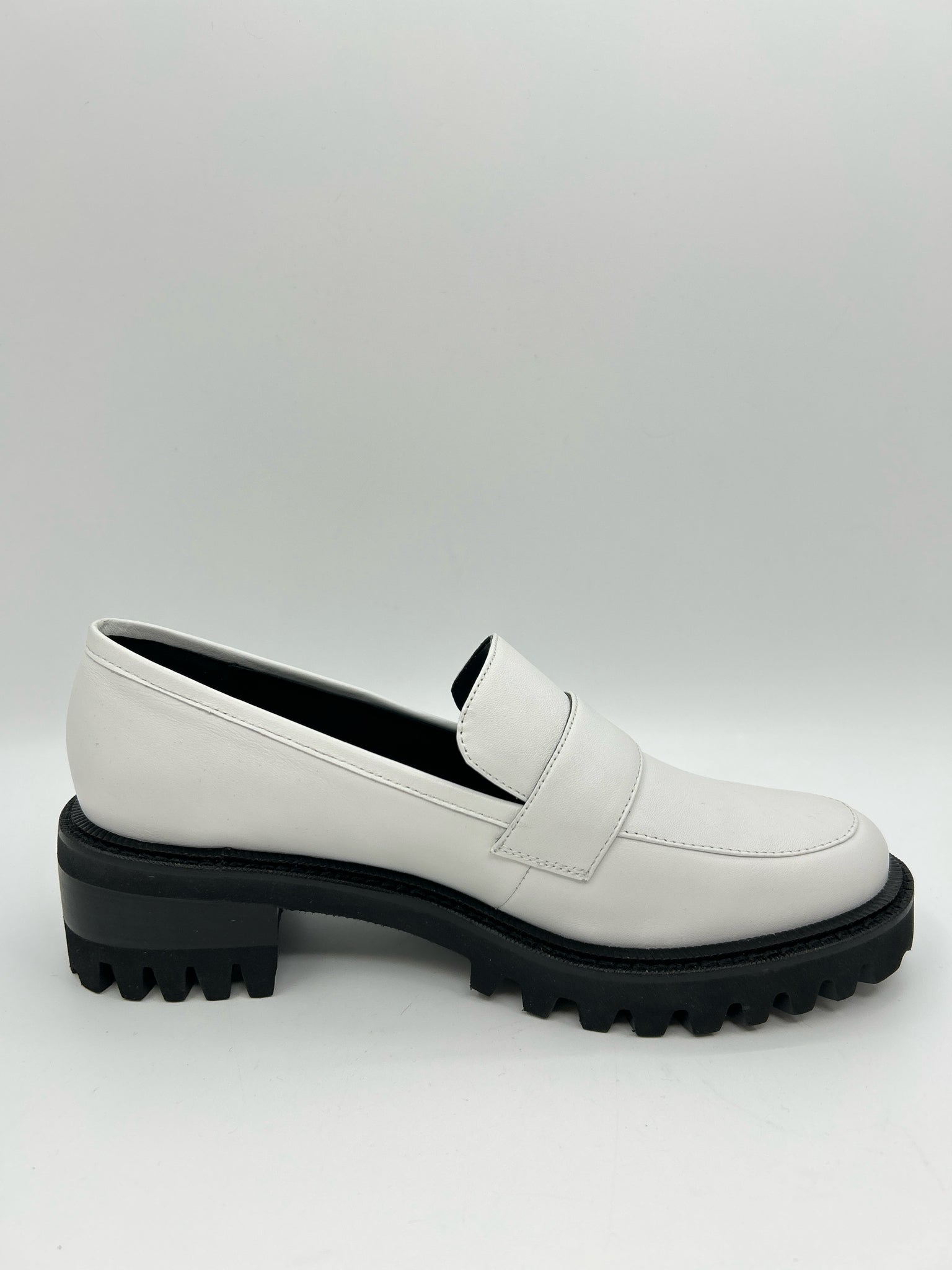 AEROSOLES Size 9M White Women Loafer