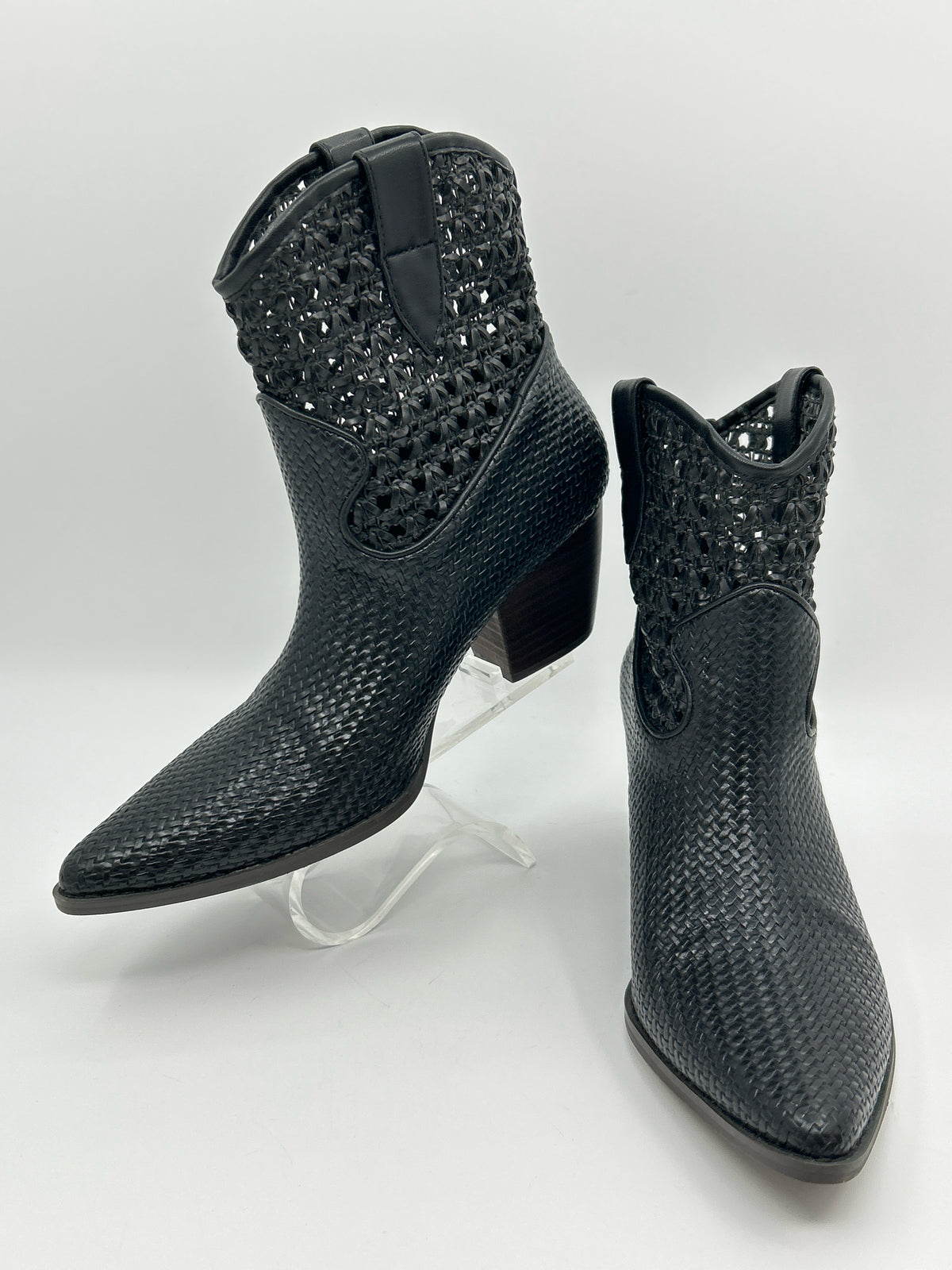 COCONUTS Size 7.5 Black Women Booties