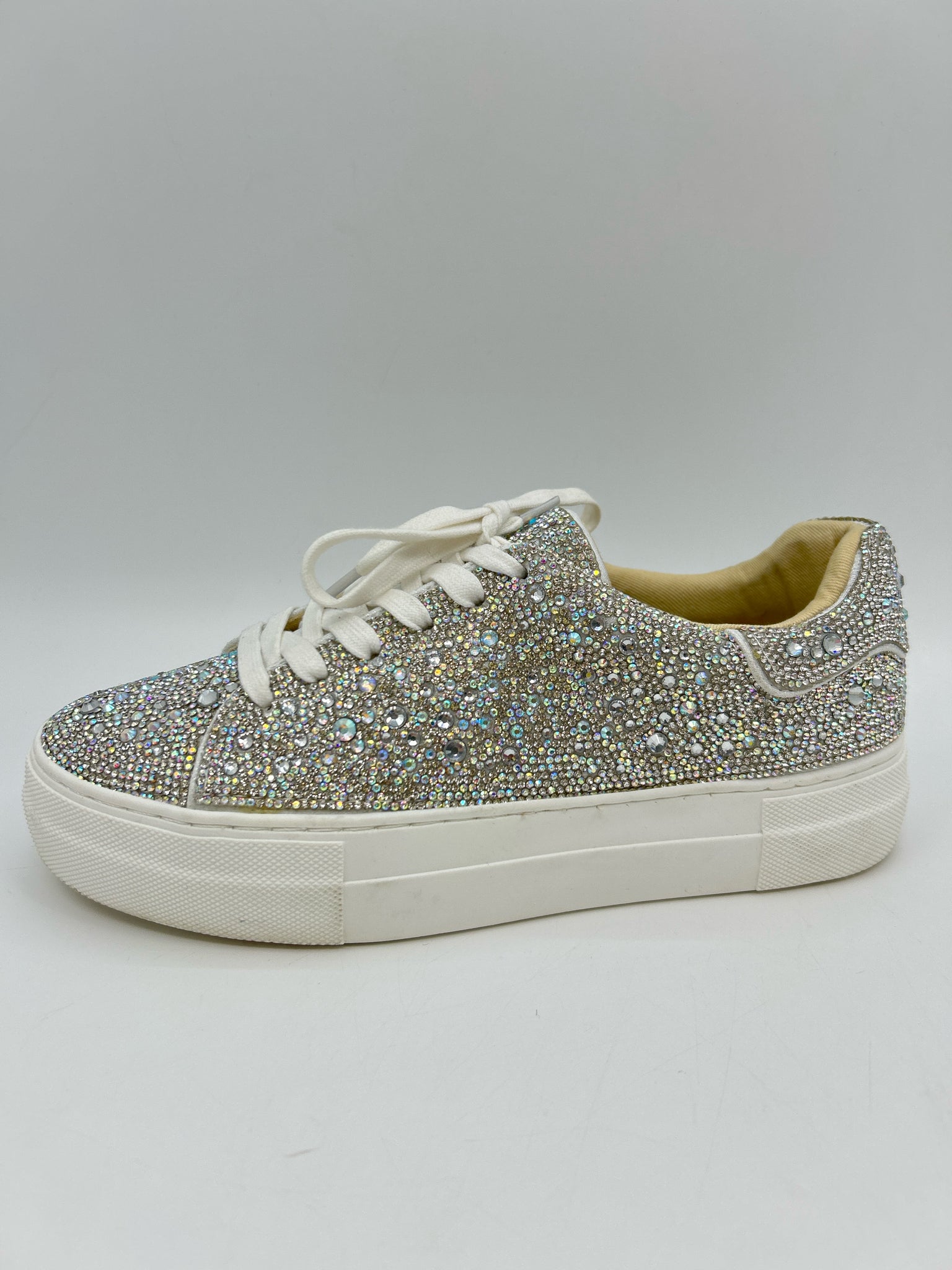 BETSEY JOHNSON Size 7.5M White Women Sneakers
