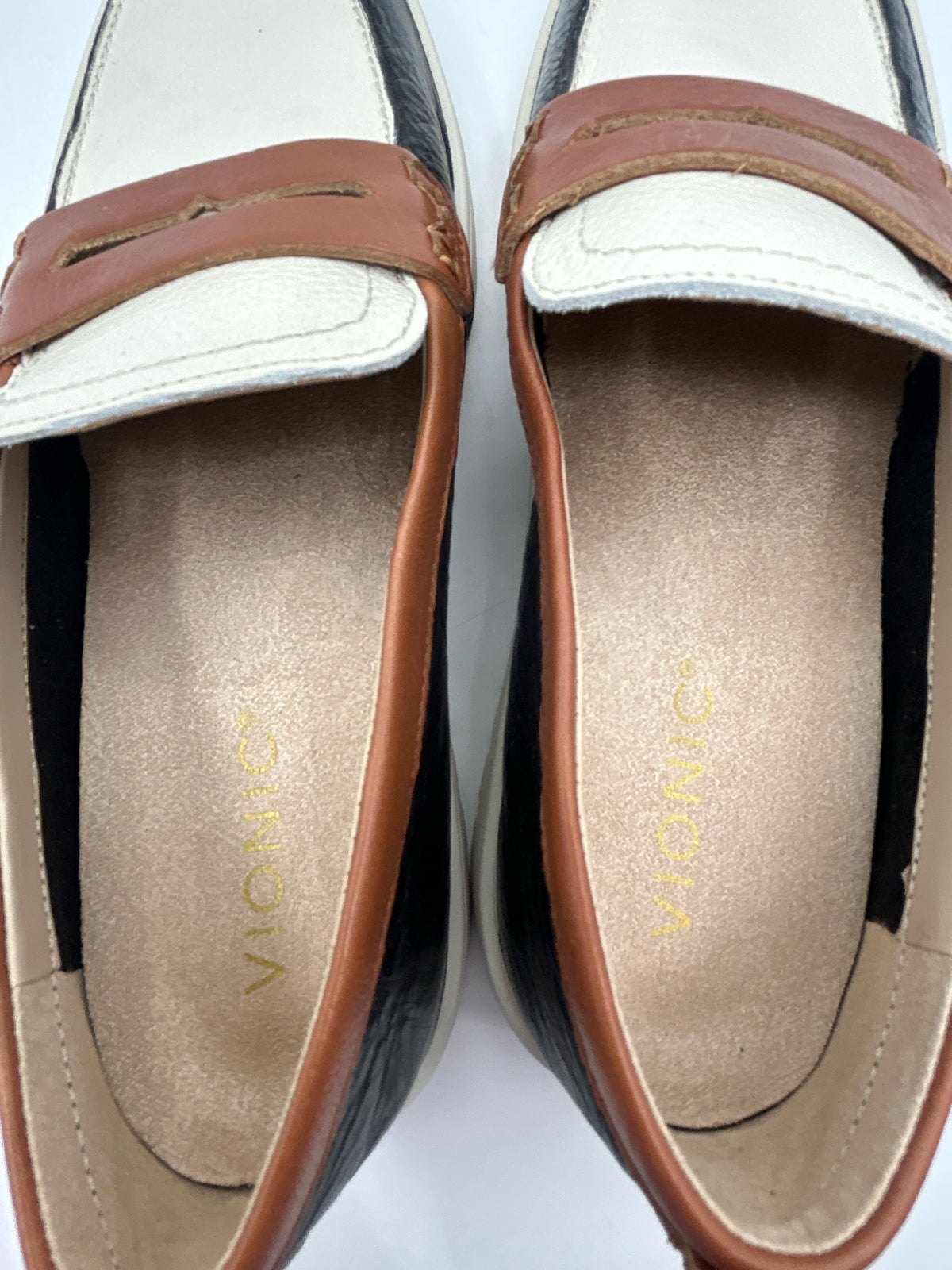 VIONIC Size 8.5M CREAM AND BLACK Women Loafer