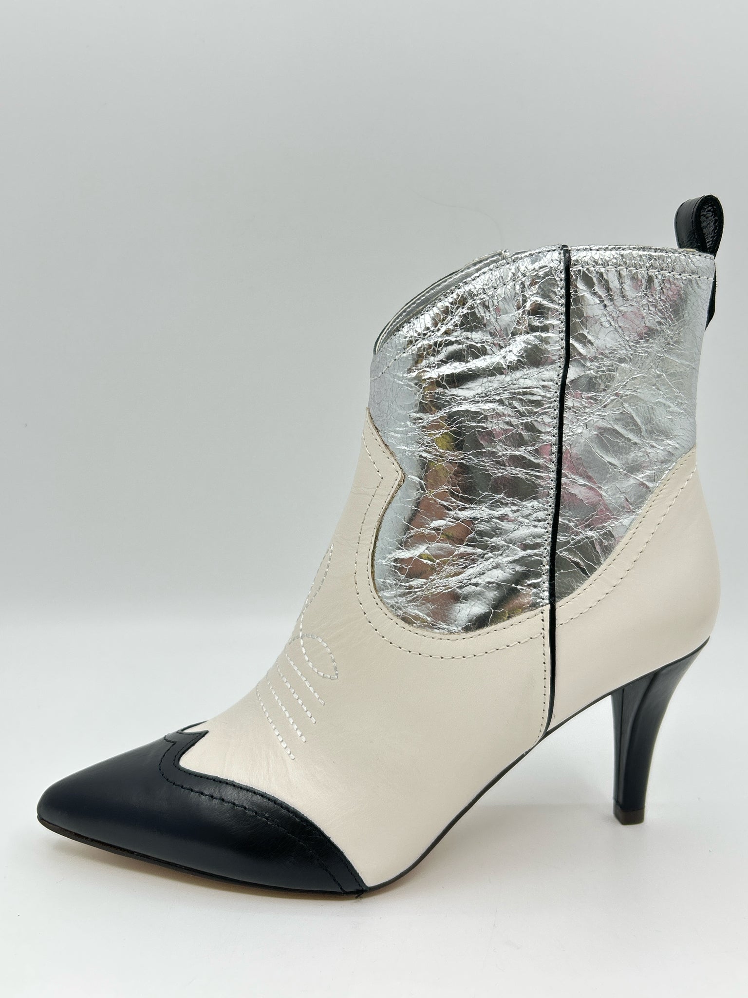 VINCE CAMUTO NIB Size 7M White and black Women Booties