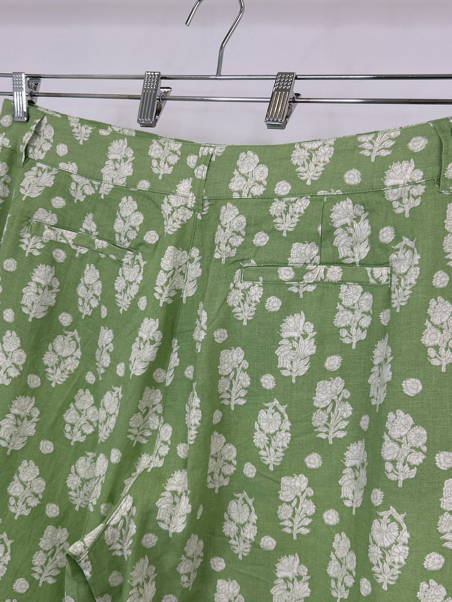 CROWN & IVY Size 16 Green Floral Women Pants