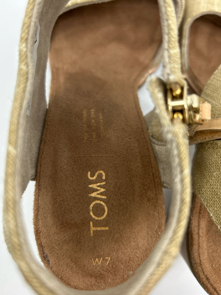 TOMS Size 7 Gold Sandal