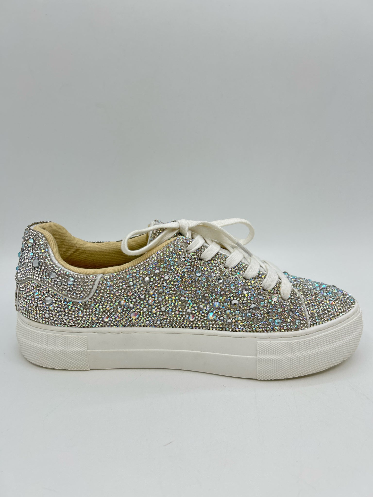 BETSEY JOHNSON Size 7.5M White Women Sneakers