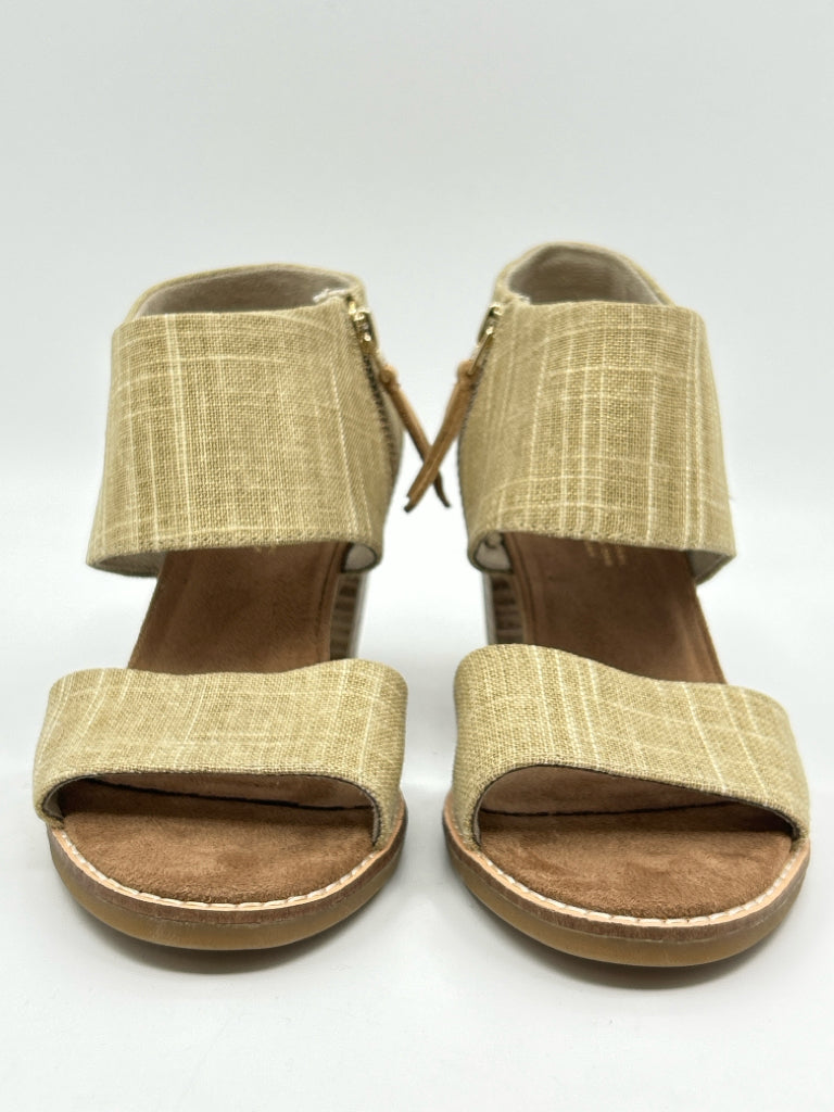 TOMS Size 7 Gold Sandal