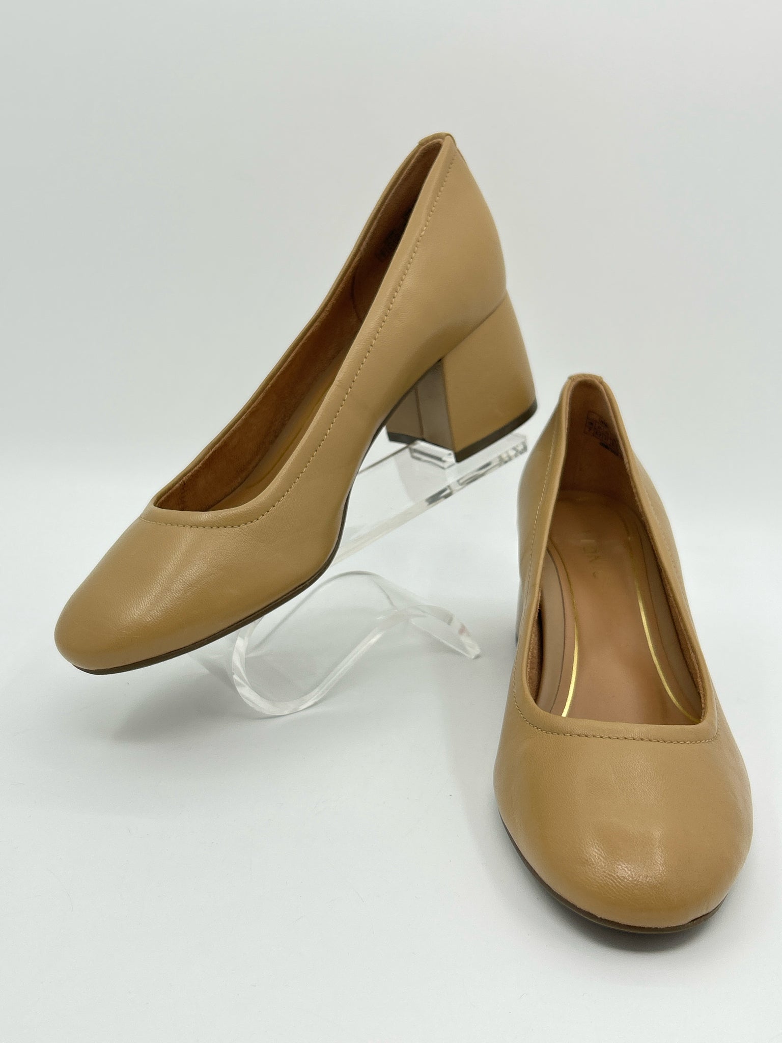 VIONIC Size 7 Carmel Women Pumps
