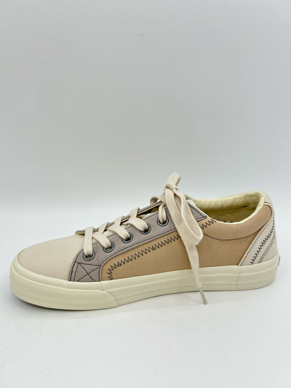 TAOS NIB Size 6.5M TAN PRINT Women Sneakers